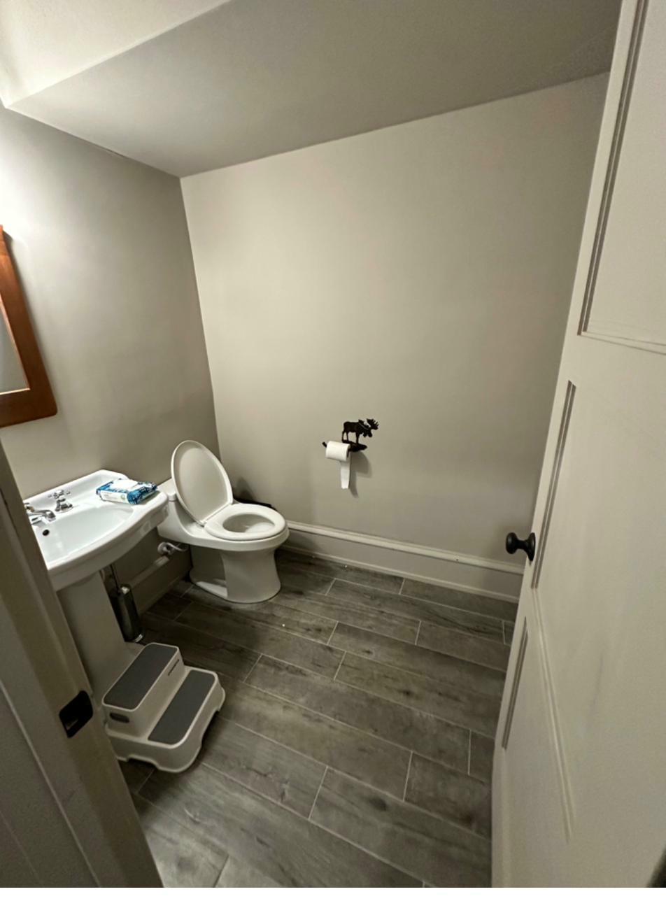 Minneapolis powder bath before — neutral gray, basic